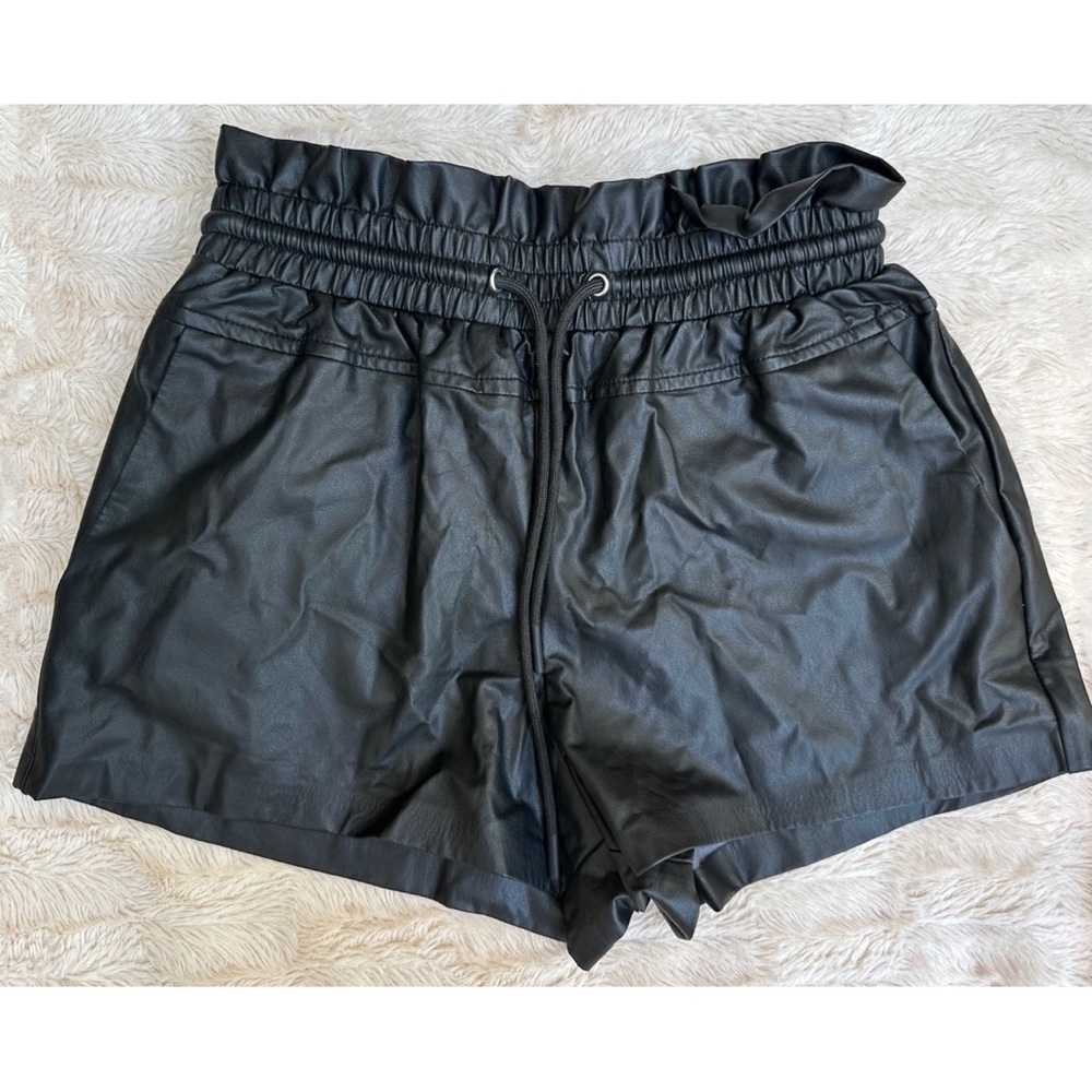 n:philanthropy Emma Vegan Leather Short in Black Cat - Picture 14 of 17